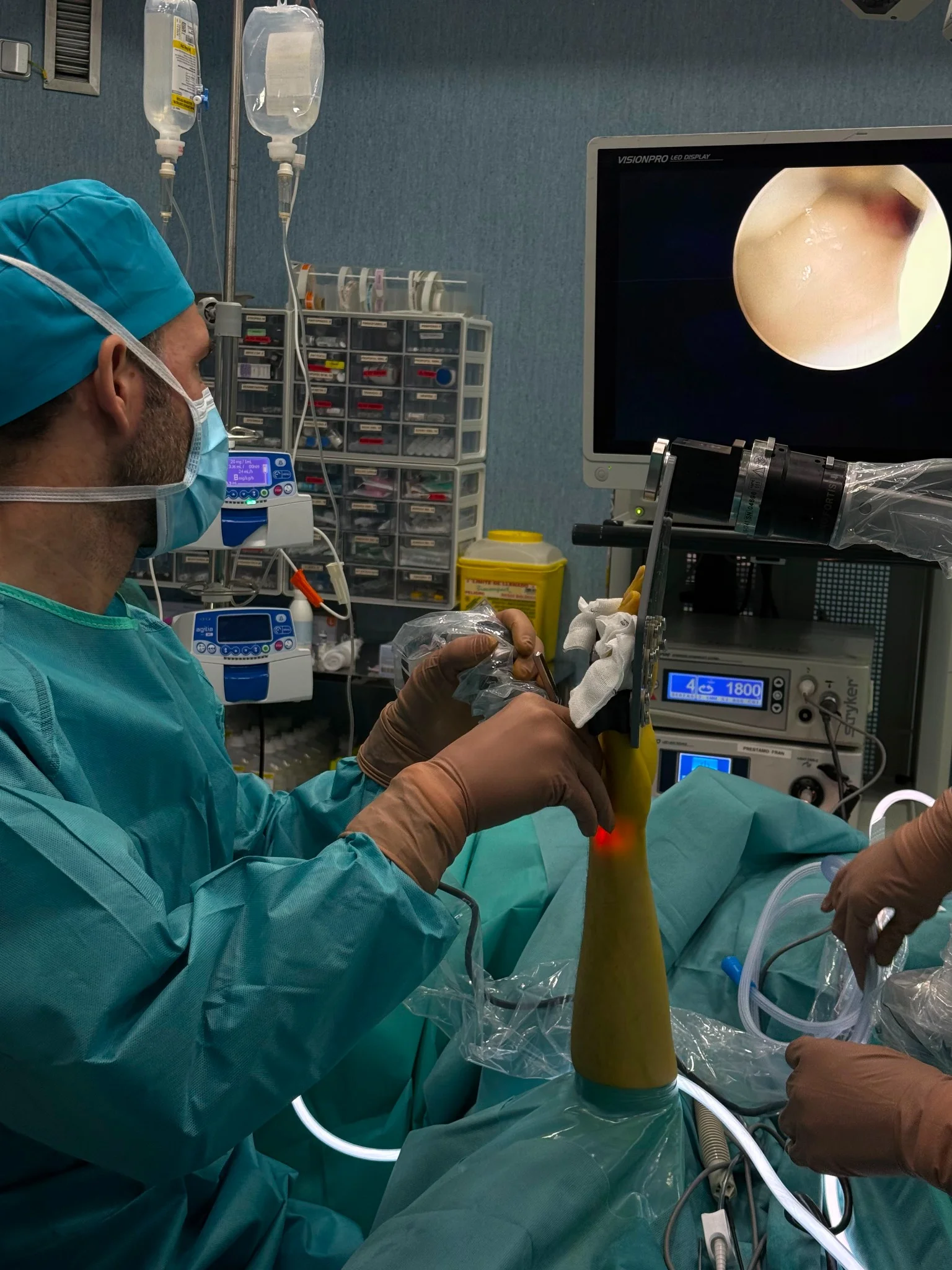 Dr Daniel Aedo Martín during hand surgery